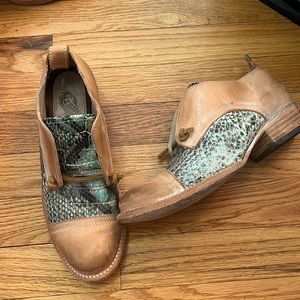Freebird by Steven, Mabel size 7 tan and turquoise snake print. Fairly worn